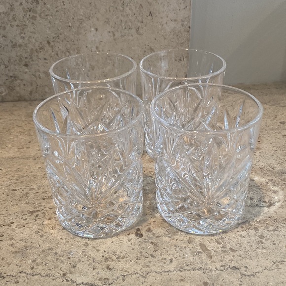 Whiskey Crystal Glass Set With (4) Glasses. - Picture 2 of 12